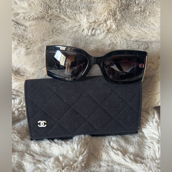 NEW | Chanel Black Gold Trim Sunnies With Quilted Case - Picture 11 of 11
